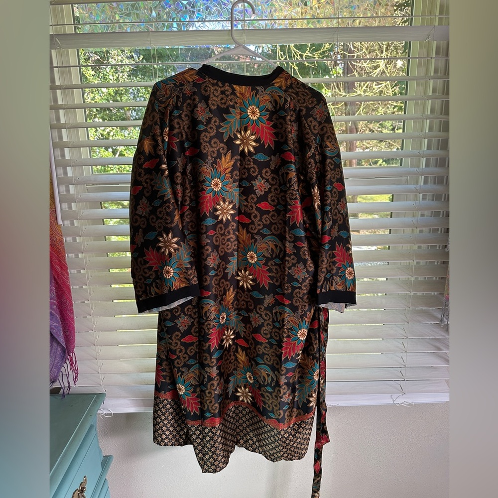 Indonesian Robe - Picture 2 of 4
